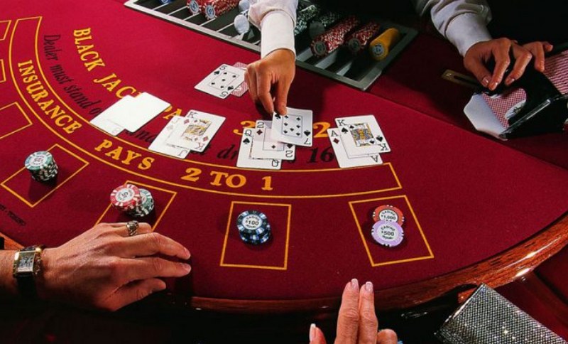 Thuật ngữ poker quy định rất chi tiết vị trí đánh bài của từng người chơi